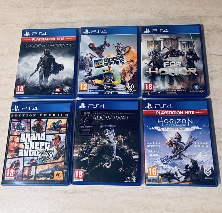 Продавам PS4 Pro 1TB с 2 контролера