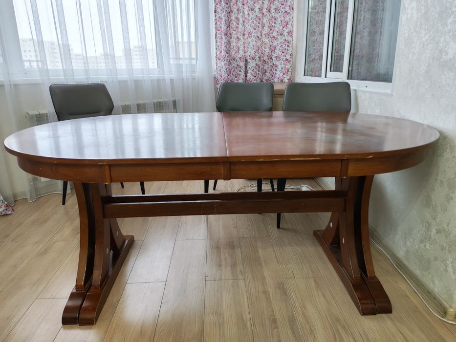 Стол для гостинной