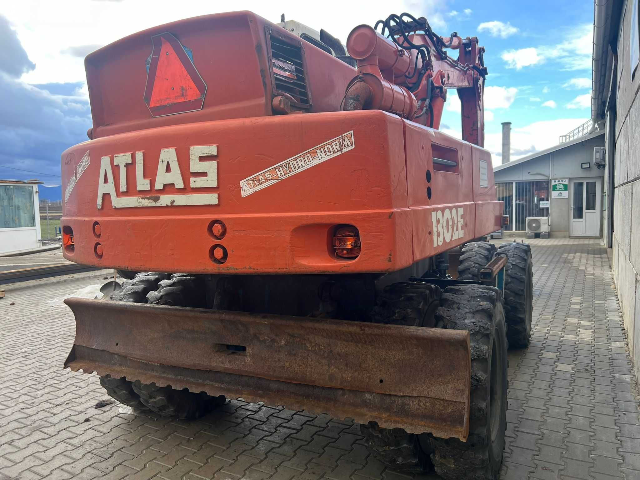 Excavator pe roti Atlas 1302E - 14 T , 67 Hp (cu video)