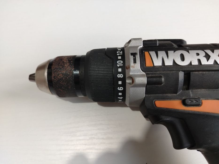 Mașina de infiletat și găurit cu percuție marca Worx