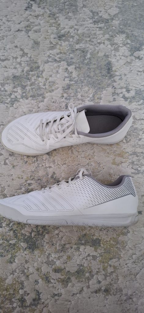 Ghete futsal Decathlon, 44