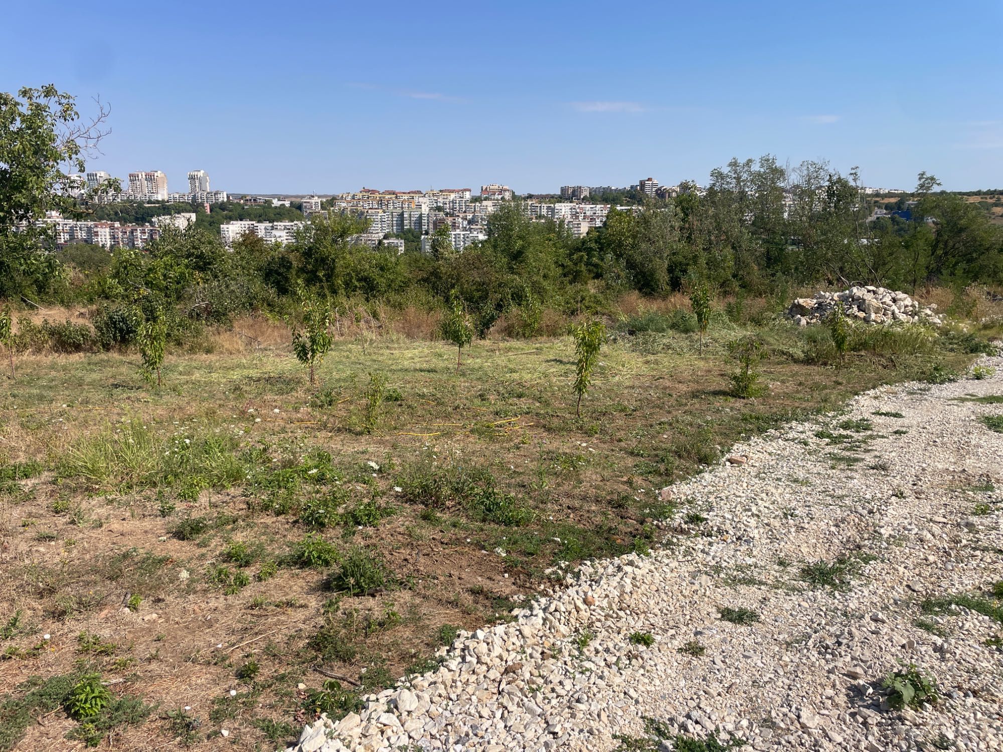 Парцел 3323кв.м в гр.Плевен,ж.к.Кайлъка,м.Стража 1 между нови къщи