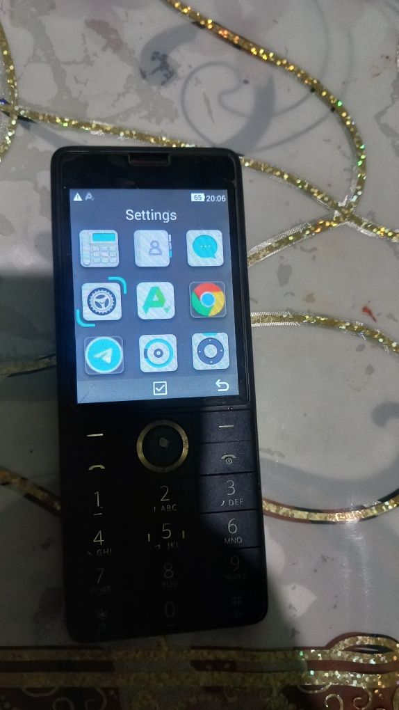 Qin 1  S telefon sotiladi.