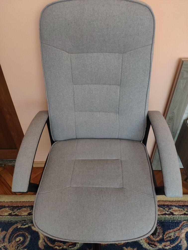 Офис стол - сив цвят от плат - нов