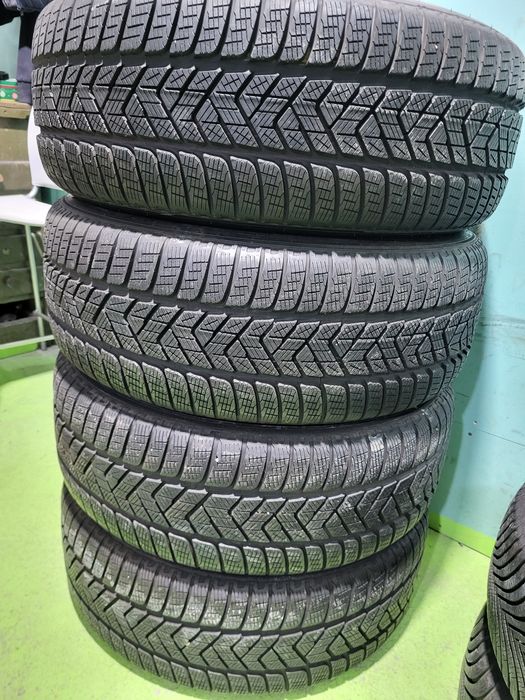 4 бр зимни 235/60/18 Pirelli