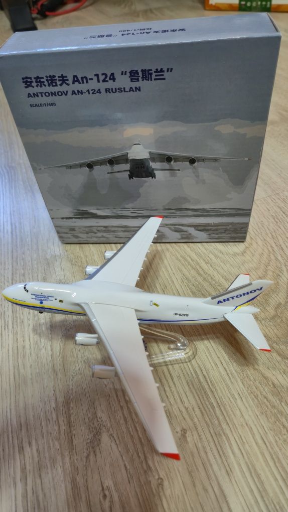 Модель самолеьа АН-124 Руслан