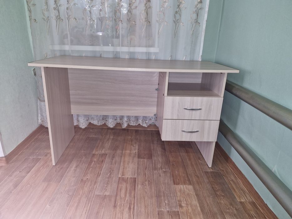 Продам стол. Новый, практически не пользовались.