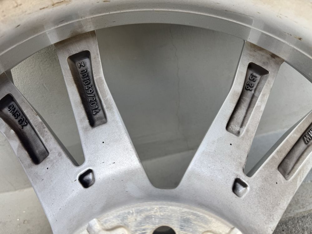 Оригинални джанти за БМВ с гуми Pirelli 245/50/19 BMW