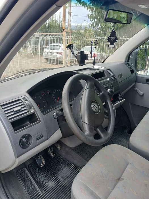 Mașina Wolkswagen T5