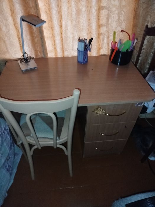 Письменный стол и полка