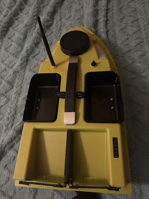 Лодка за захранка d19