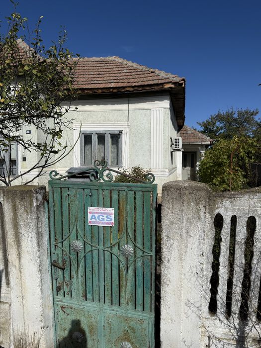 Vand casa cu teren