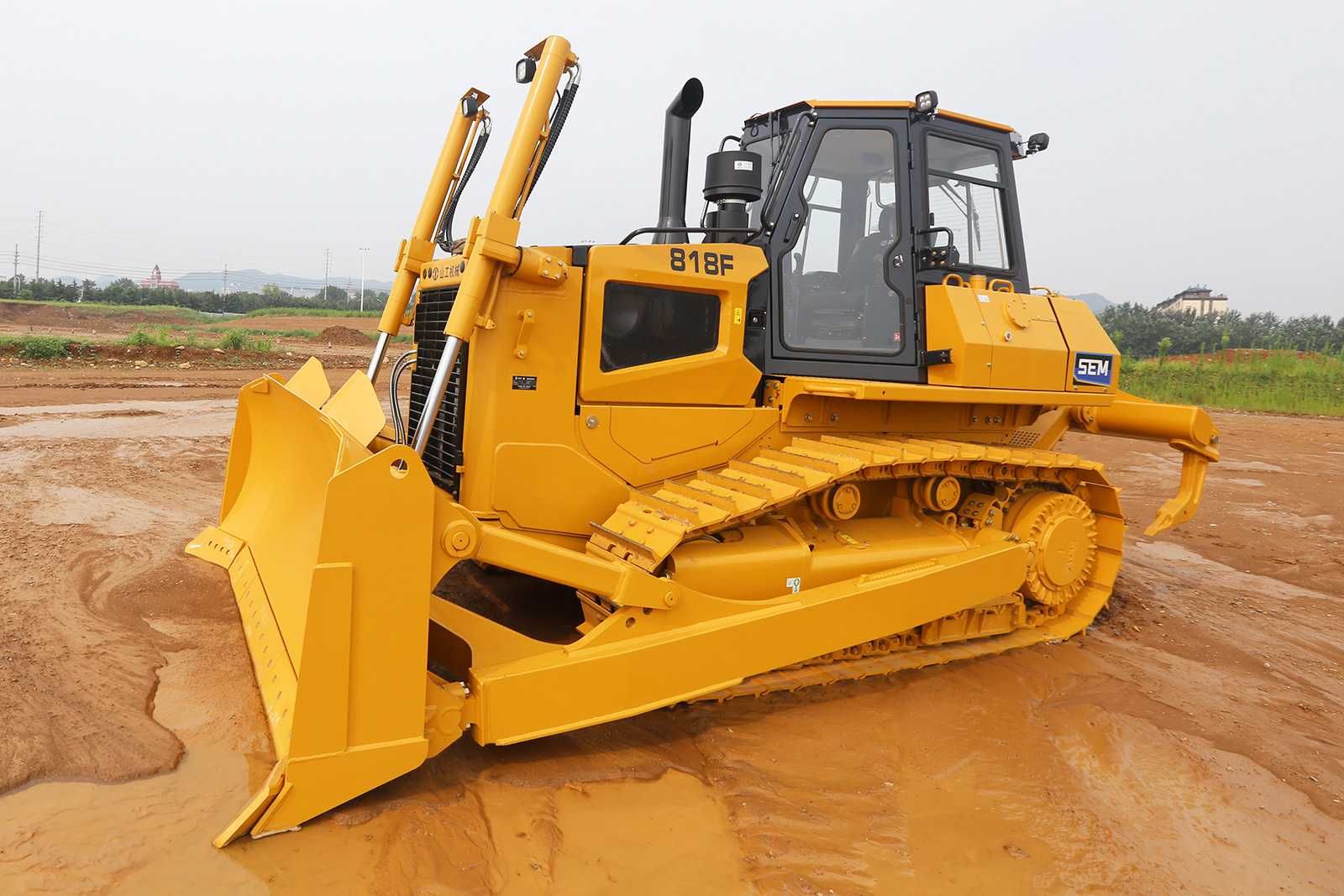 Бульдозер SEM 818F