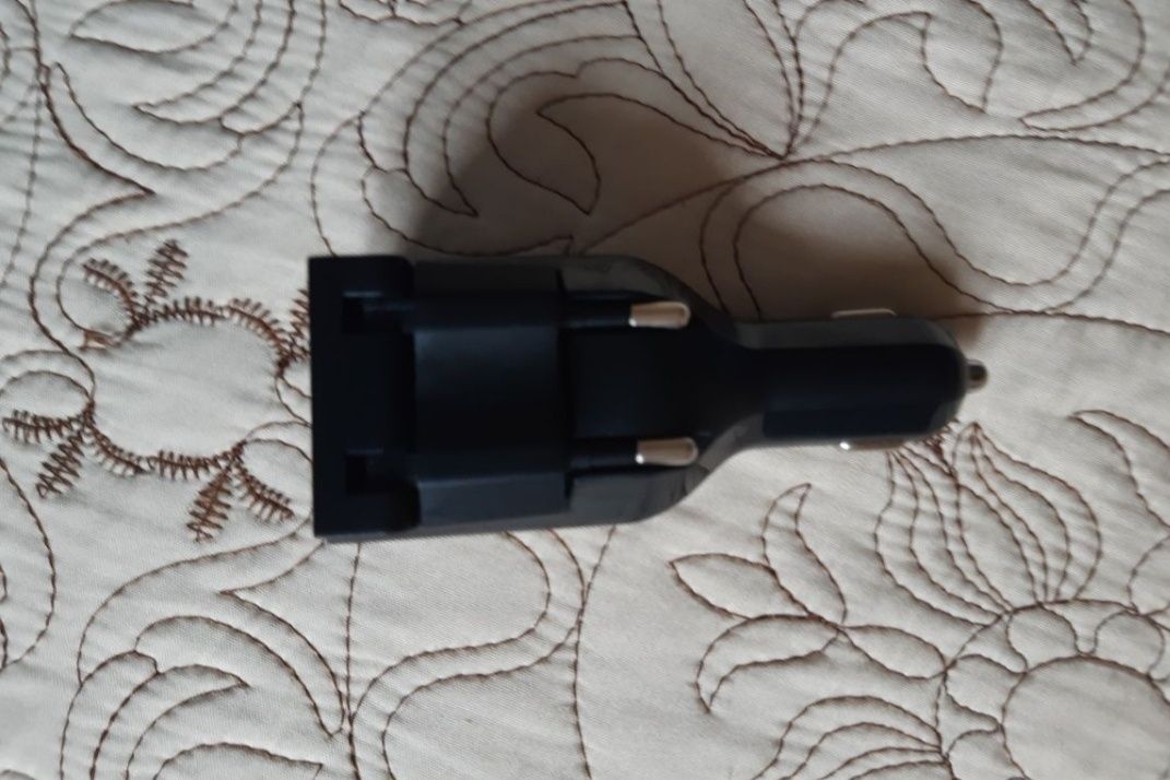 Vând încărcător telefon priză și auto