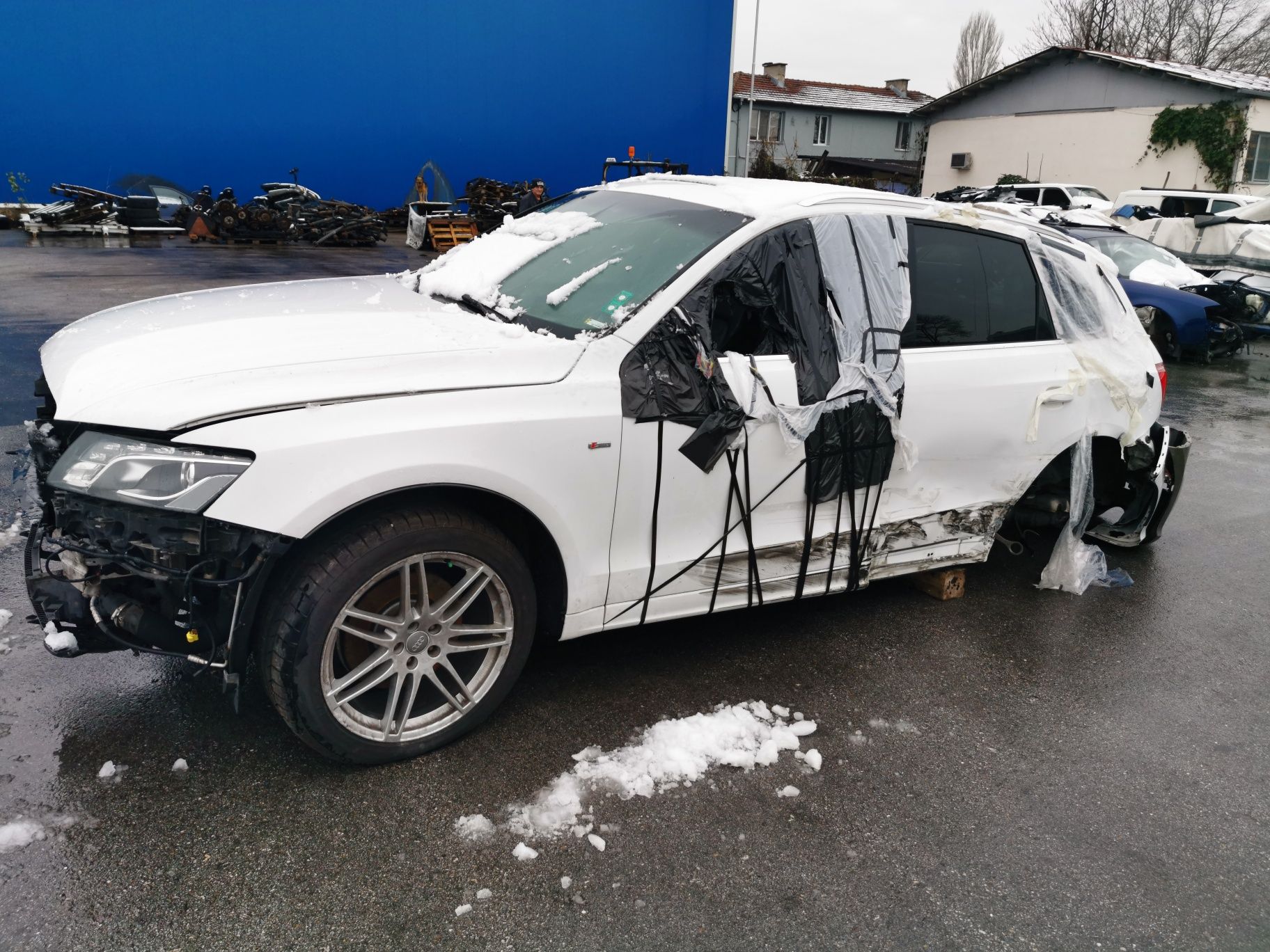 На Части Audi Q5 3.0TDI 2010 година 239кс. Помпа дюзи скоростна кутия