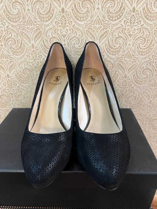 Продам новые черные туфли с удобной колодкой