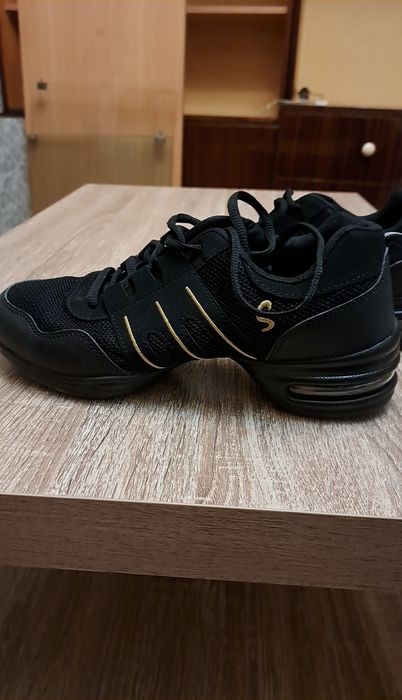 Продавам обувки за танци