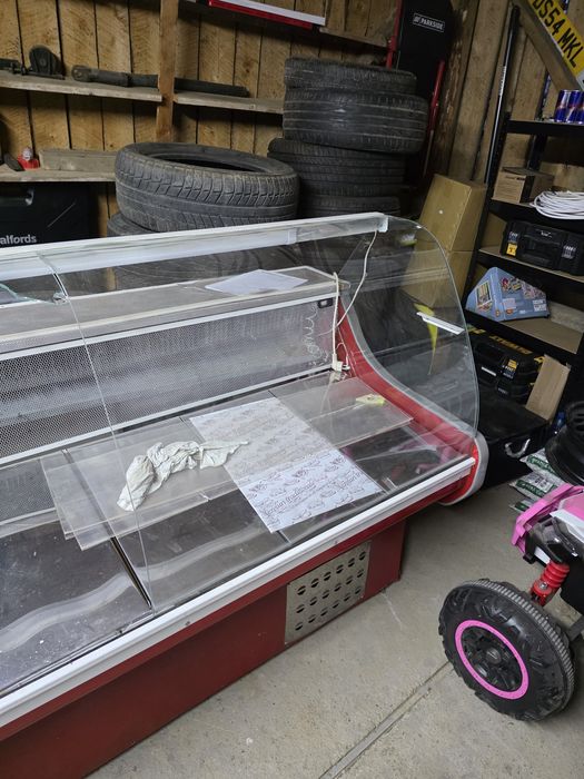 Geam vitrina mezeluri