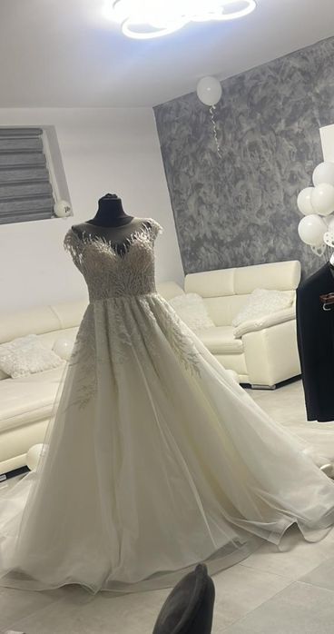 Vând rochie de mireasă