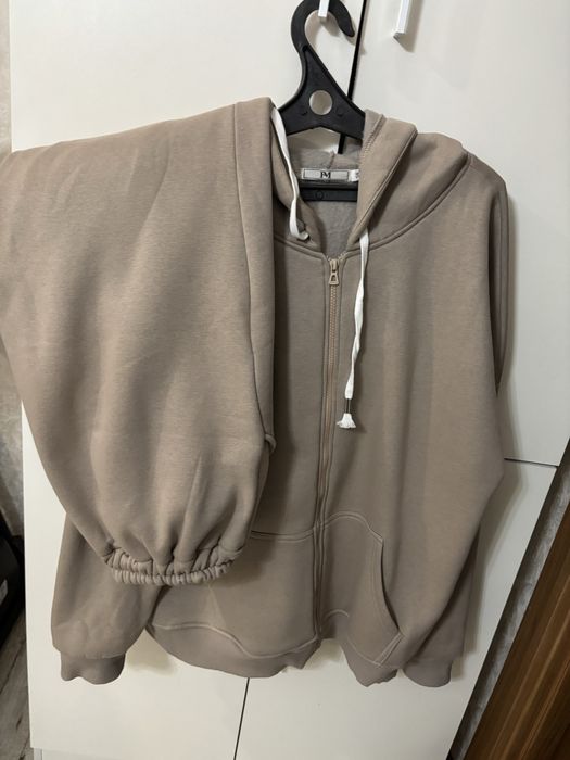 Продам спортивный костюм,