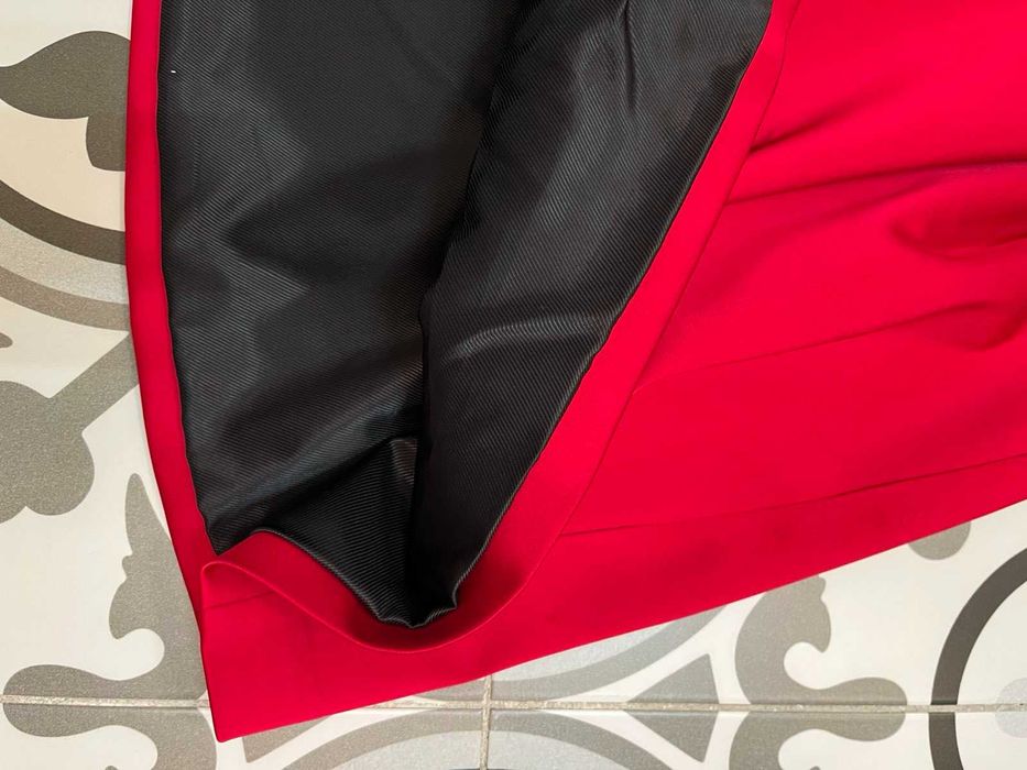 Прекрасна червена рокля Zara от тафта S размер