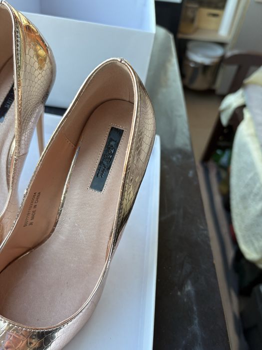 Обувки дамски нови