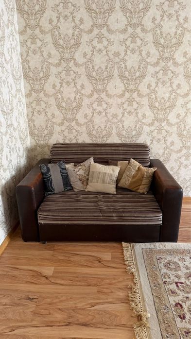Продам диван для спальни и зала