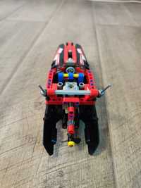 LEGO® Technic - Barca cu motor 42089