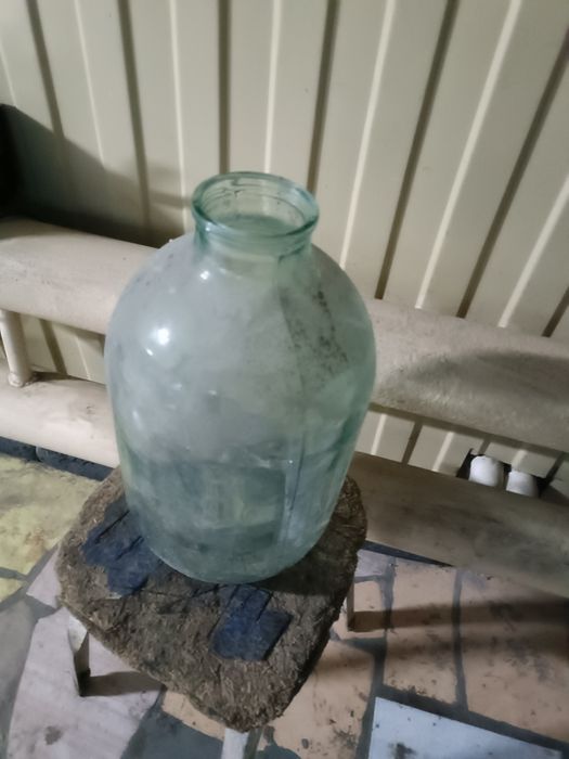 Продам стеклянный бутыль на 10 л