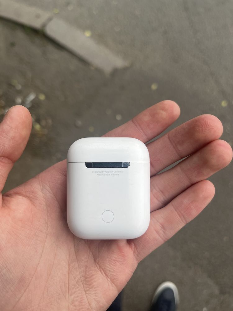 Продаю AirPods 2 (оригинал)