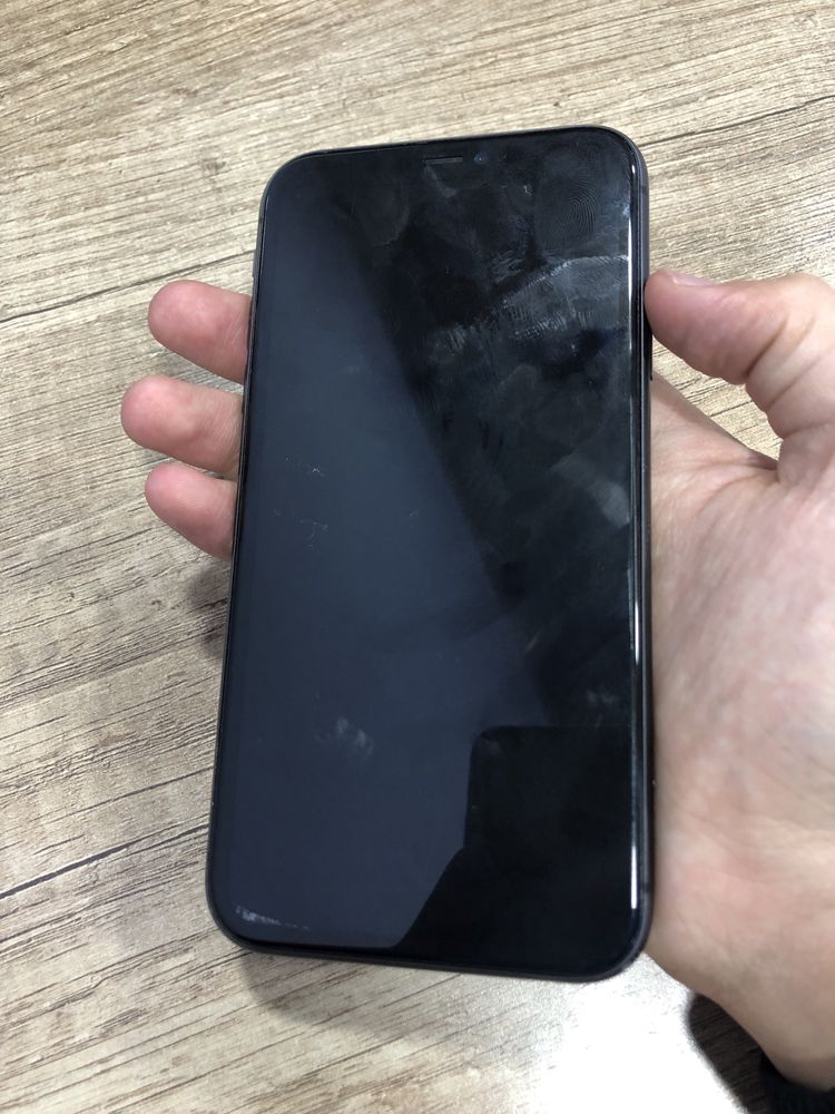 iPhone 11 64 GB KH/A