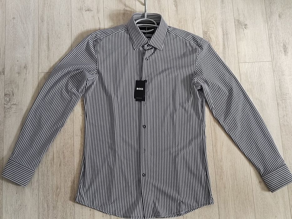 Vand camasa Hugo Boss Performance noua