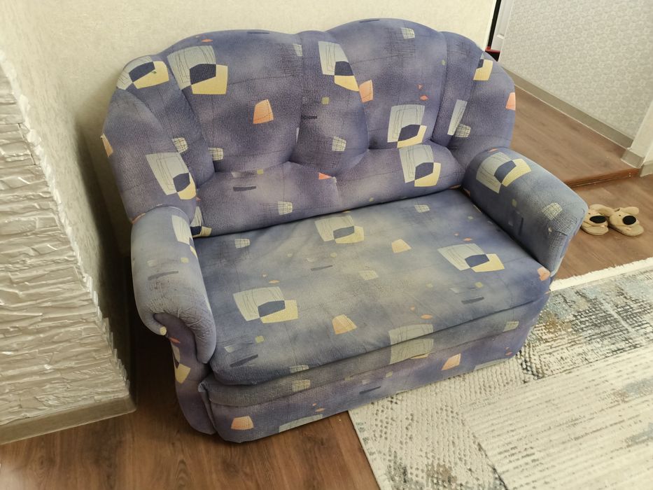 Продам диван небольшой