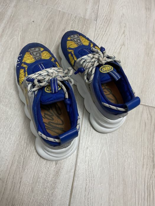 Versace chain reaction