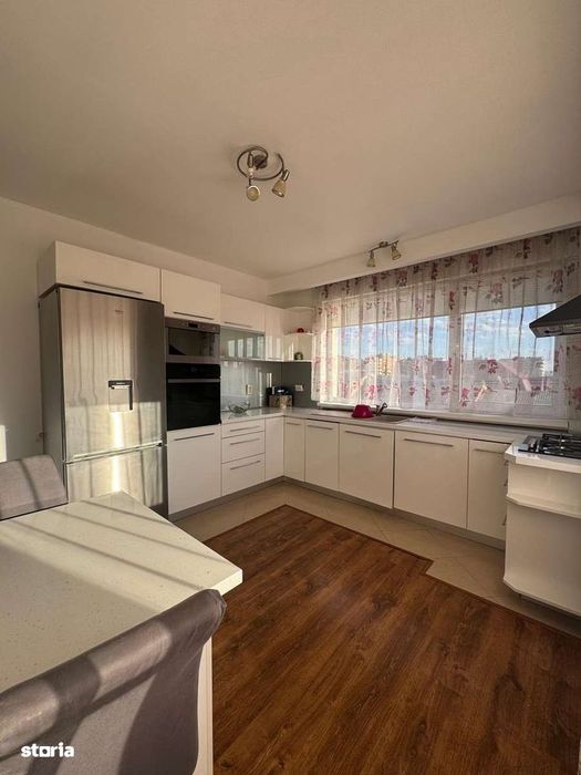 Apartament spațios, 4 camere, 120 mp, etaj 5/5, bloc nou cu lift