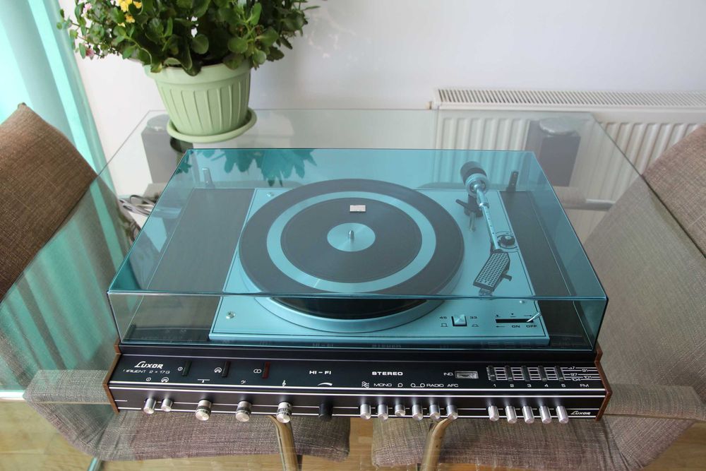 Luxor Dirigent 3835 cu pick-up 4221 si boxe ITT Hyperion H3-50