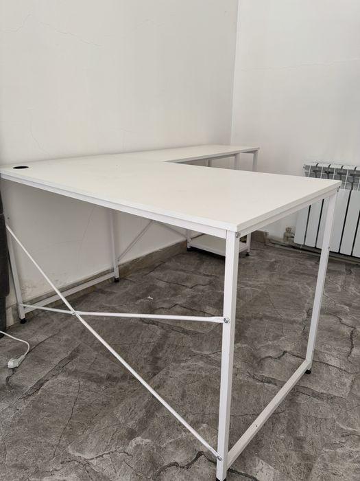 Стол для офиса.