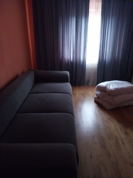 Închiriez apartament 3 camere parter