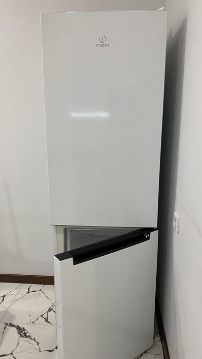 Холодильник indezit