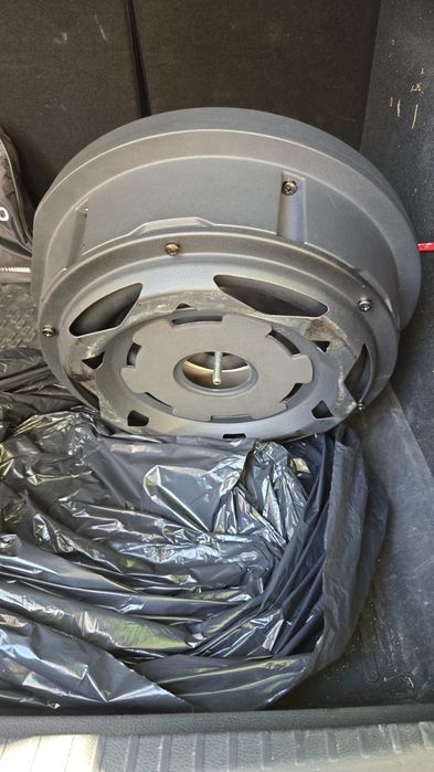 Subwoofer auto amplificat JBL.,BASSPRO HUB 400 W.,