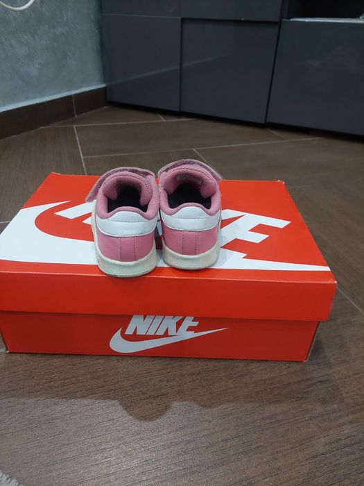 Продавам детски маратонки Adidas