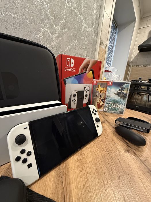 Nintendo Switch OLED + игры Zelda и It Takes Two