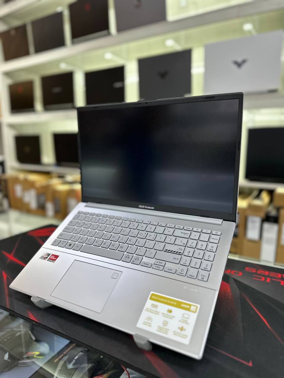 ASUS VIVOBOOK Ryzen 5 7520U / 16 GB DDR5 / 256 GB ssd OPTOM!!!