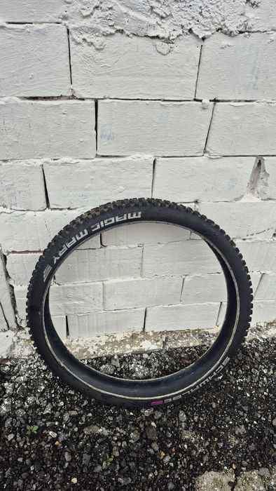 Văd cauciucuri de bicicletă