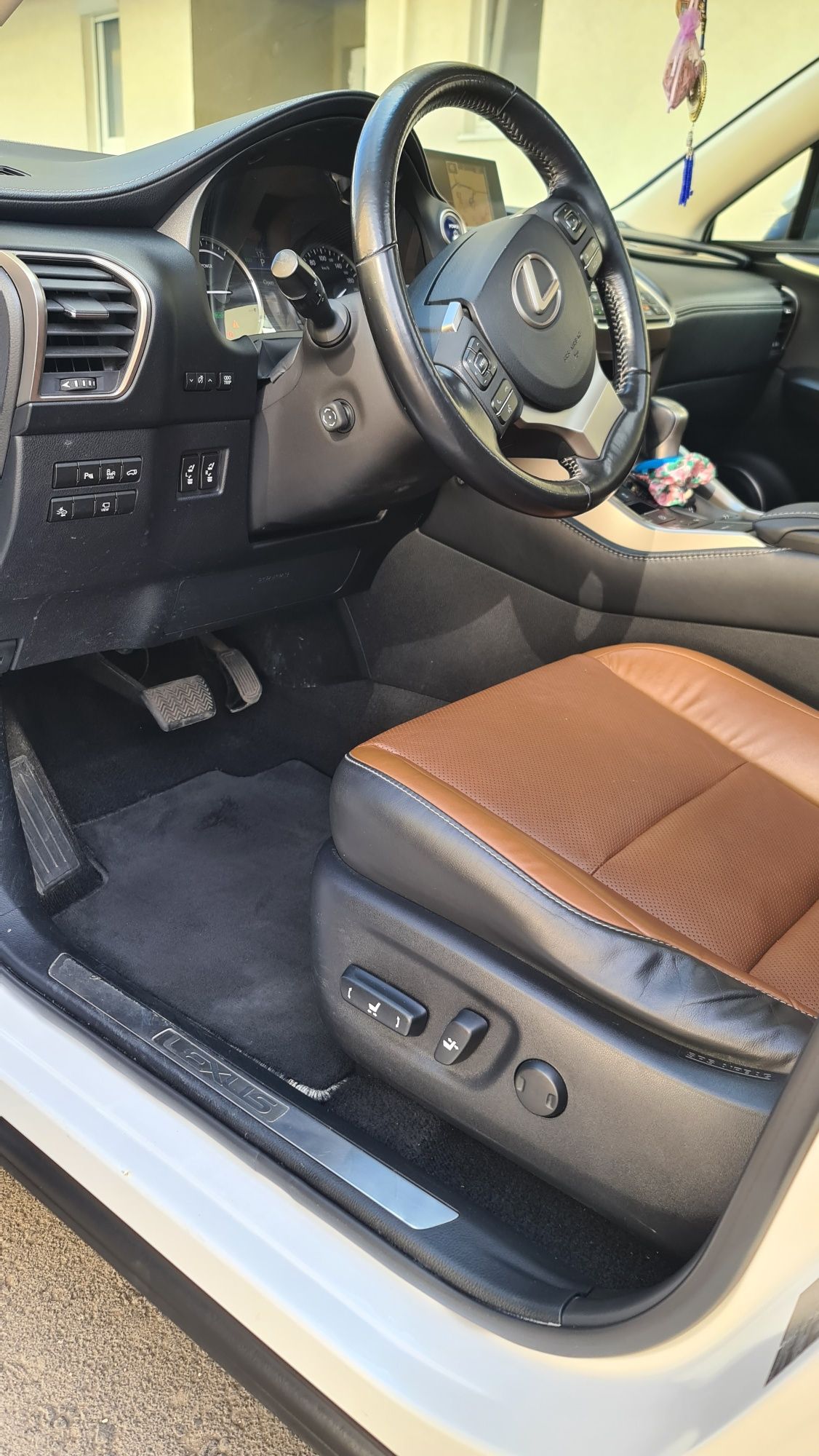 Vând Lexus nx 300