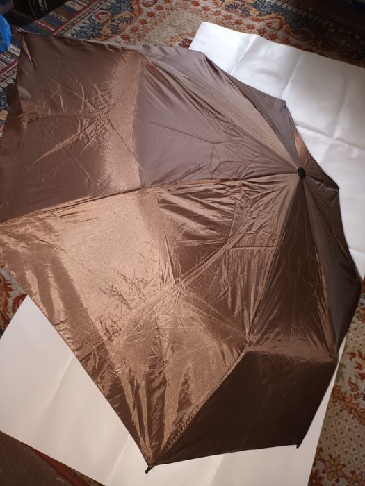 Продавам чадъри сгъваеми.