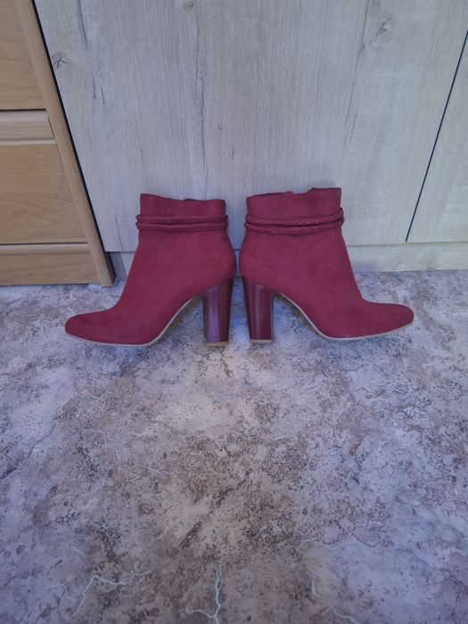 Продаются ботинки