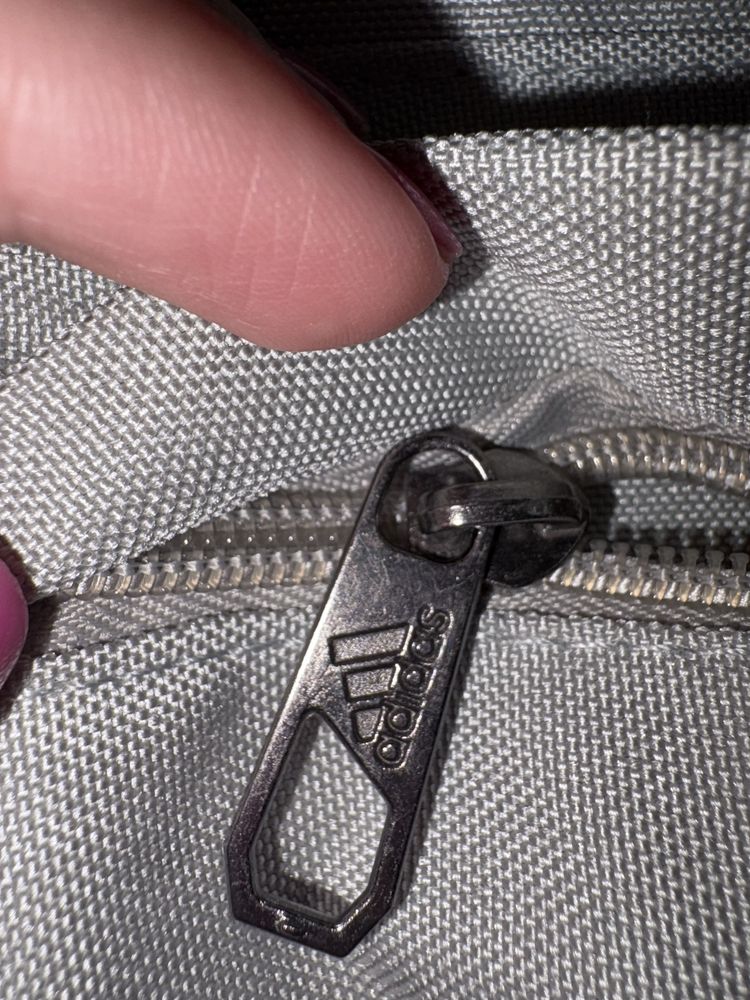 Ghiozdan rucsac Adidas Gri Bej Crem Negru eticheta