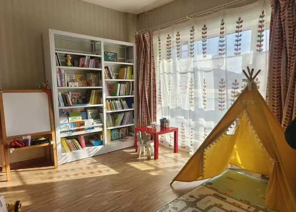 Kitob javoni/Uy kutubxonasi uchun kitob javoni