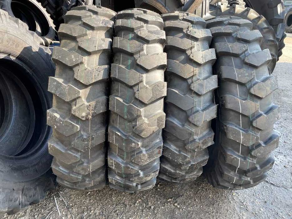 Cauciucuri noi marca BKT 10.00-20 cu 16 pliuri pentru excavator